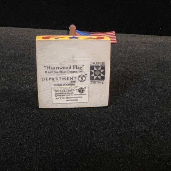 Department 56 Jim Shore Heartwood Village Flag Accessory. Retired 2012 - Picture 5 of 6